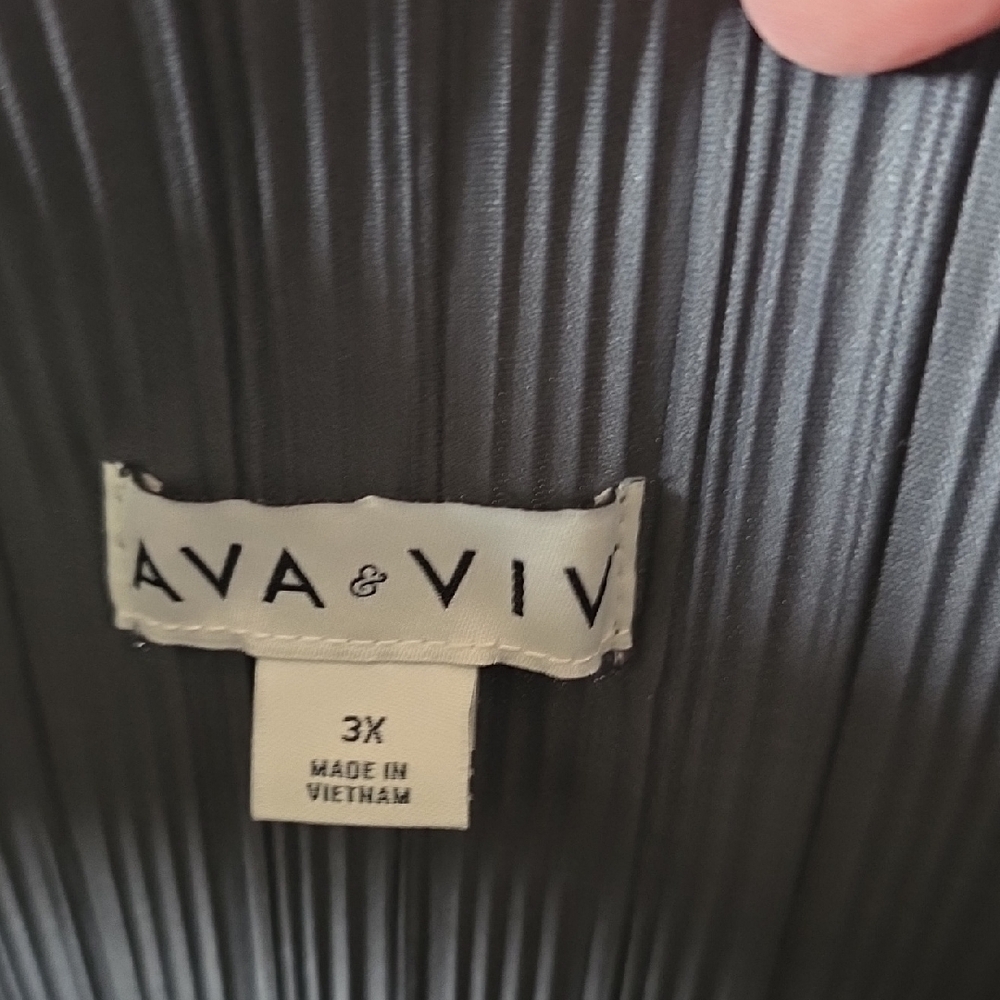Ava & Viv Grey Pleated Maxi Dress - Picture 2 of 3